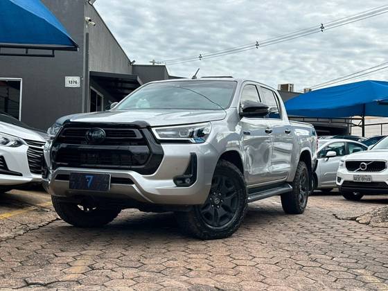 TOYOTA HILUX 2.8 D-4D TURBO DIESEL CD SRX 4X4 AUTOMÁTICO